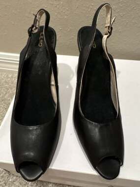 LIUID Black Leather Upper Slingback Peep Toe Heels
